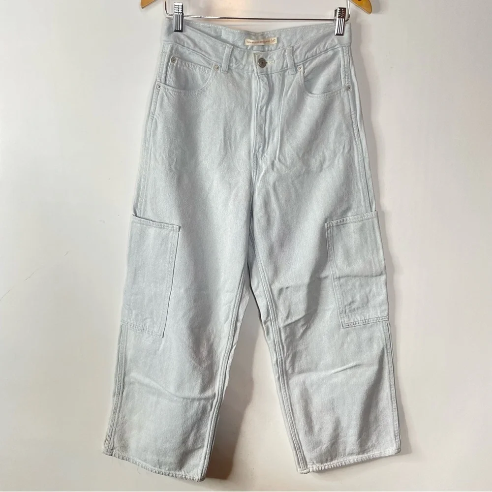 Levi’s High Rise Wide Leg Crop Utility Light Wash‎ Jeans Size 27
